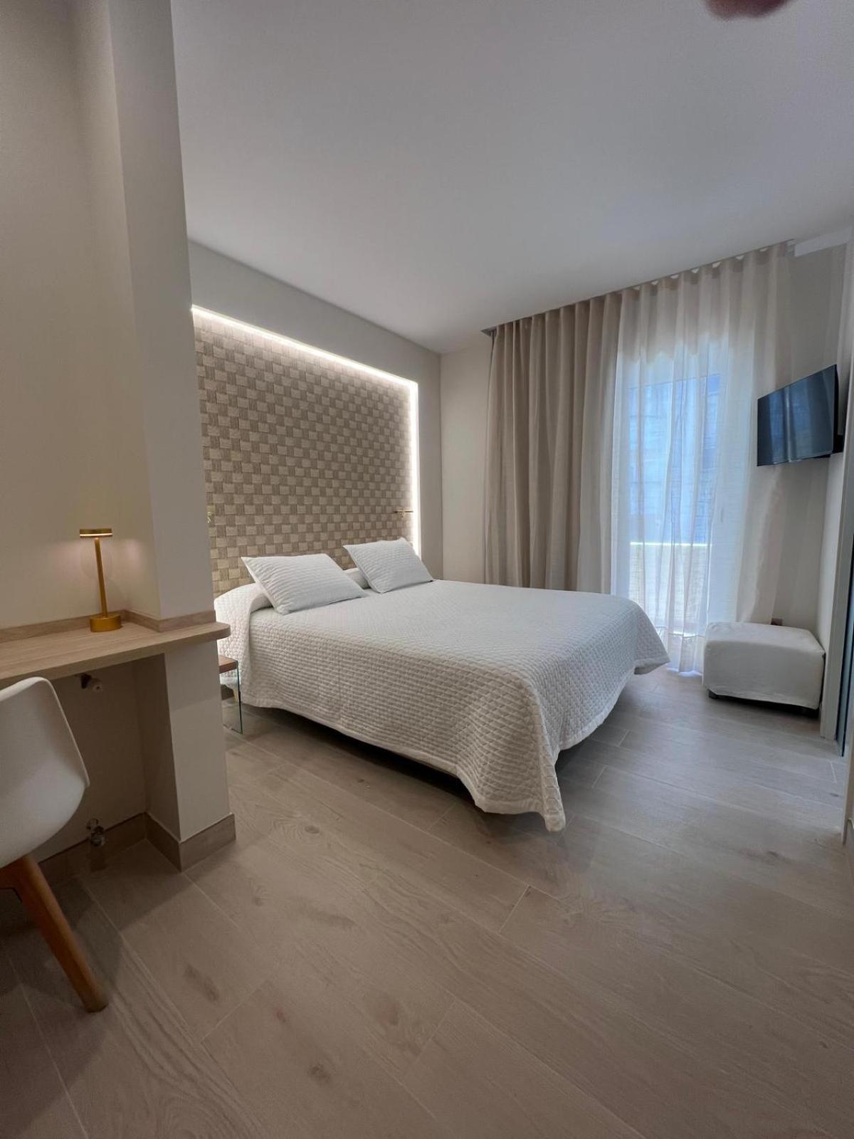 Hotel Restaurant Llansola Sant Carlos de la Ràpita 외부 사진
