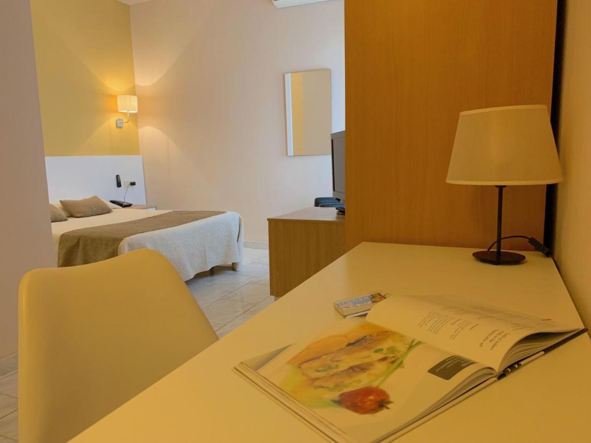 Hotel Restaurant Llansola Sant Carlos de la Ràpita 외부 사진