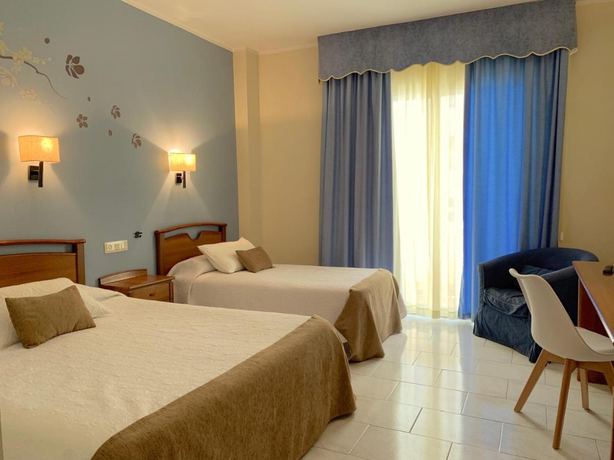 Hotel Restaurant Llansola Sant Carlos de la Ràpita 외부 사진