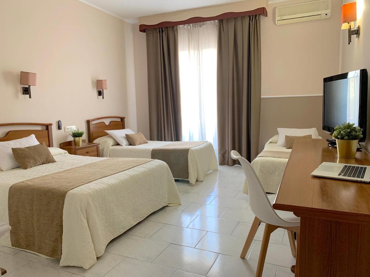 Hotel Restaurant Llansola Sant Carlos de la Ràpita 외부 사진